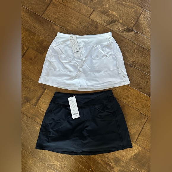Set of 2 CRZ YOGA Womens High waisted Tennis Skirts 3 Pockets Skorts M - NWT - Picture 2 of 10